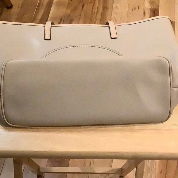 Big Logo Coach Tote - Picture 7 of 12